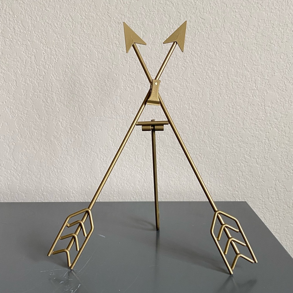Gold Arrow Stand